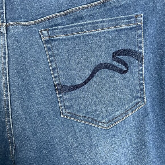 Santana Jeans Capris - Picture 9 of 10